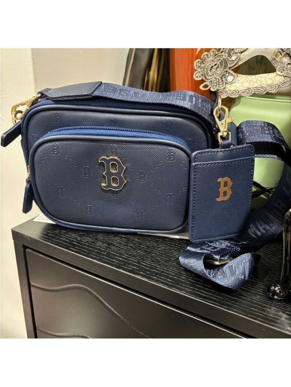 501. NWOT! MLB Boston Red Sox Monogram Navy Crossbody Bag